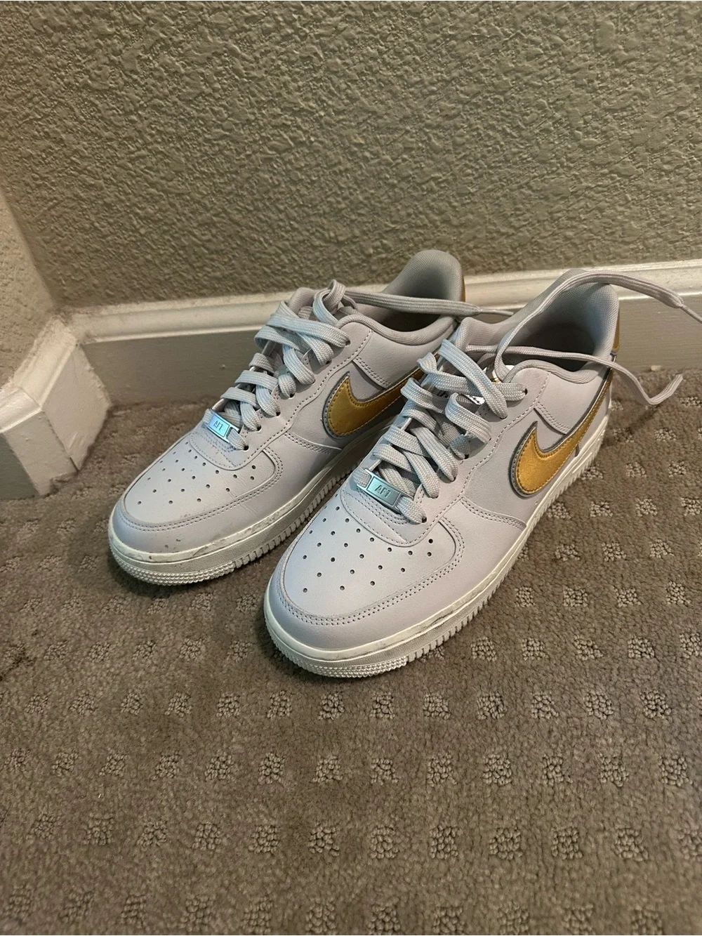 Nike Wonen White Sneakers with Gold Swoosh
